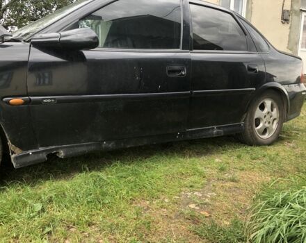 Черный Опель Вектра, объемом двигателя 1.6 л и пробегом 280 тыс. км за 800 $, фото 2 на Automoto.ua