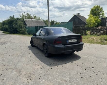 Черный Опель Вектра, объемом двигателя 2 л и пробегом 350 тыс. км за 1250 $, фото 5 на Automoto.ua