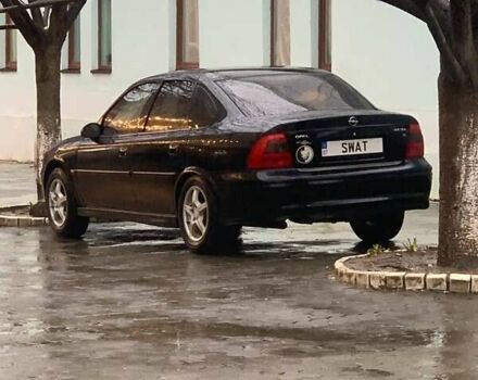 Черный Опель Вектра, объемом двигателя 1.8 л и пробегом 337 тыс. км за 2500 $, фото 1 на Automoto.ua