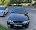Черный Опель Вектра, объемом двигателя 1.8 л и пробегом 182 тыс. км за 5000 $, фото 1 на Automoto.ua