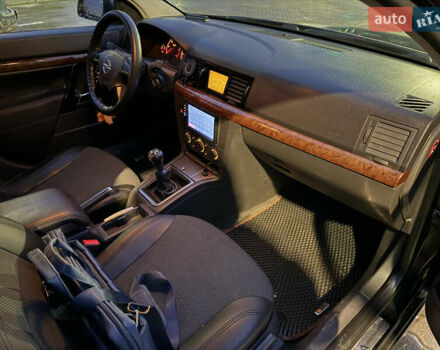 Черный Опель Вектра, объемом двигателя 2.2 л и пробегом 240 тыс. км за 5500 $, фото 13 на Automoto.ua