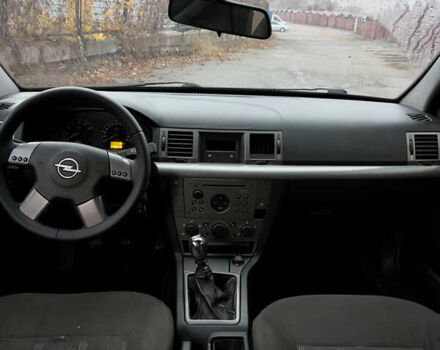 Черный Опель Вектра, объемом двигателя 2.2 л и пробегом 240 тыс. км за 3600 $, фото 6 на Automoto.ua