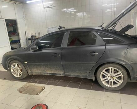 Черный Опель Вектра, объемом двигателя 2.2 л и пробегом 300 тыс. км за 1186 $, фото 4 на Automoto.ua