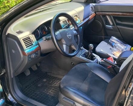 Черный Опель Вектра, объемом двигателя 2.2 л и пробегом 295 тыс. км за 4518 $, фото 4 на Automoto.ua