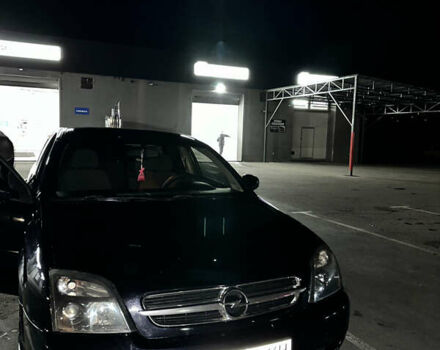 Черный Опель Вектра, объемом двигателя 2.2 л и пробегом 385 тыс. км за 3600 $, фото 1 на Automoto.ua