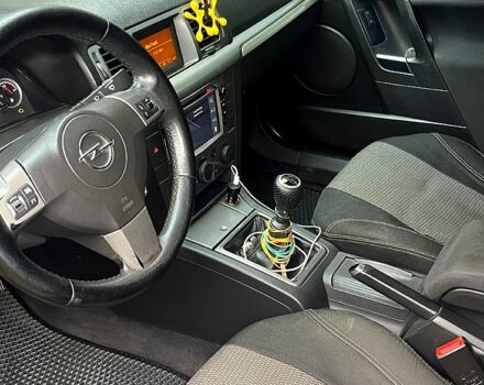 Черный Опель Вектра, объемом двигателя 1.8 л и пробегом 320 тыс. км за 5300 $, фото 5 на Automoto.ua