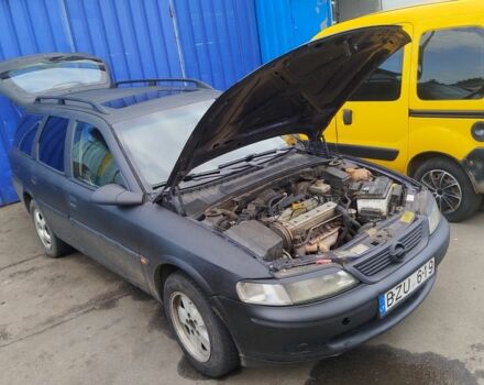 Черный Опель Вектра, объемом двигателя 2 л и пробегом 330 тыс. км за 600 $, фото 5 на Automoto.ua