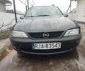 Черный Опель Вектра, объемом двигателя 1.6 л и пробегом 300 тыс. км за 800 $, фото 1 на Automoto.ua