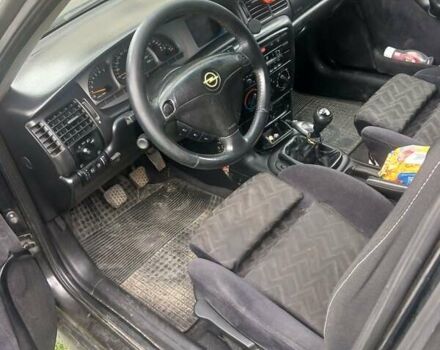 Черный Опель Вектра, объемом двигателя 1.8 л и пробегом 251 тыс. км за 1650 $, фото 2 на Automoto.ua