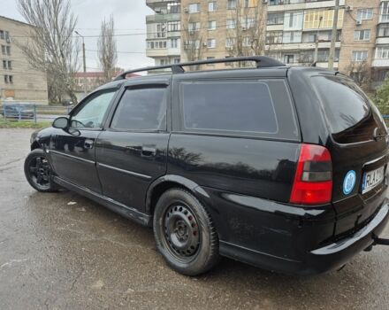 Черный Опель Вектра, объемом двигателя 1.8 л и пробегом 300 тыс. км за 1500 $, фото 3 на Automoto.ua