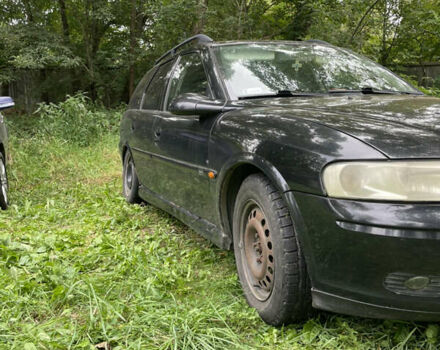 Черный Опель Вектра, объемом двигателя 1.8 л и пробегом 335 тыс. км за 2250 $, фото 1 на Automoto.ua