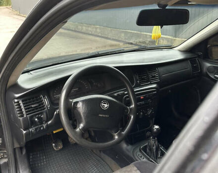 Черный Опель Вектра, объемом двигателя 2 л и пробегом 300 тыс. км за 1000 $, фото 6 на Automoto.ua