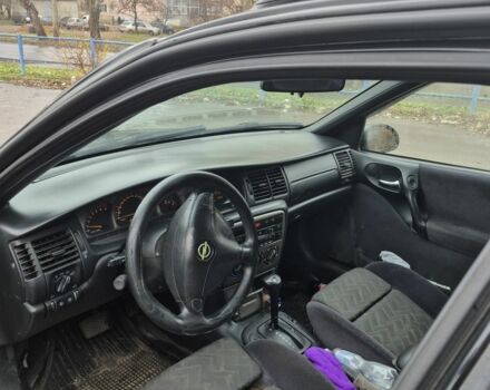 Черный Опель Вектра, объемом двигателя 1.8 л и пробегом 300 тыс. км за 1500 $, фото 4 на Automoto.ua