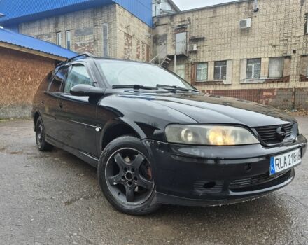 Черный Опель Вектра, объемом двигателя 1.8 л и пробегом 300 тыс. км за 1500 $, фото 1 на Automoto.ua