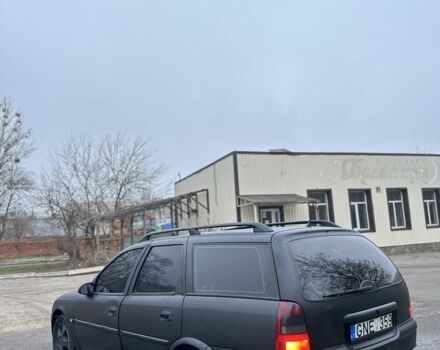 Черный Опель Вектра, объемом двигателя 2 л и пробегом 300 тыс. км за 1800 $, фото 5 на Automoto.ua