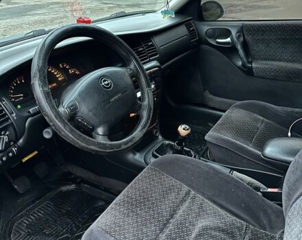 Черный Опель Вектра, объемом двигателя 2 л и пробегом 300 тыс. км за 1800 $, фото 9 на Automoto.ua