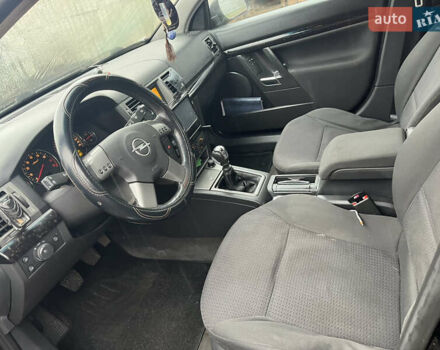 Черный Опель Вектра, объемом двигателя 2.2 л и пробегом 303 тыс. км за 3925 $, фото 5 на Automoto.ua