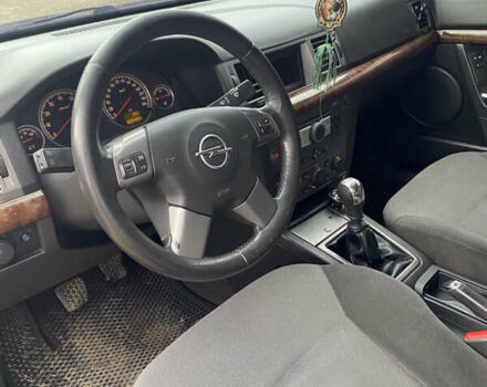 Черный Опель Вектра, объемом двигателя 2 л и пробегом 300 тыс. км за 3500 $, фото 5 на Automoto.ua