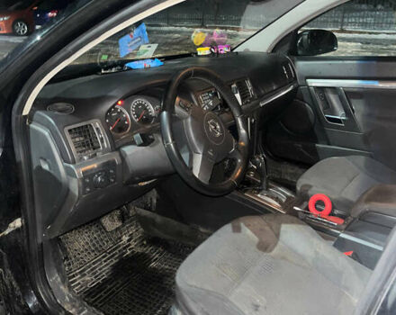 Черный Опель Вектра, объемом двигателя 1.9 л и пробегом 300 тыс. км за 5000 $, фото 1 на Automoto.ua