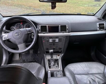 Чорний Опель Вектра, об'ємом двигуна 1.9 л та пробігом 268 тис. км за 2750 $, фото 8 на Automoto.ua