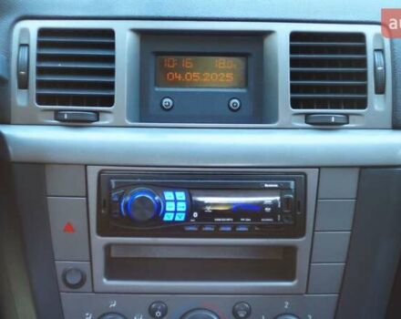 Черный Опель Вектра, объемом двигателя 1.9 л и пробегом 286 тыс. км за 4800 $, фото 8 на Automoto.ua