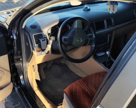 Черный Опель Вектра, объемом двигателя 1.9 л и пробегом 360 тыс. км за 5700 $, фото 4 на Automoto.ua