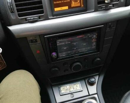 Черный Опель Вектра, объемом двигателя 1.9 л и пробегом 240 тыс. км за 6472 $, фото 5 на Automoto.ua