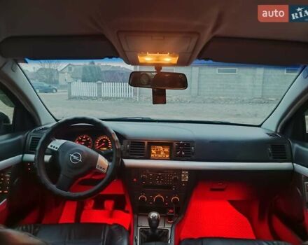 Черный Опель Вектра, объемом двигателя 2.2 л и пробегом 351 тыс. км за 3950 $, фото 9 на Automoto.ua