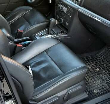 Чорний Опель Вектра, об'ємом двигуна 2.8 л та пробігом 230 тис. км за 9000 $, фото 7 на Automoto.ua