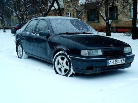 Черный Опель Вектра, объемом двигателя 1.6 л и пробегом 300 тыс. км за 1200 $, фото 1 на Automoto.ua