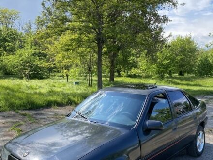 Опель Вектра 1990 в Кропивницком (Кировограде) на Automoto.ua Черный Опель Вектра, объемом двигателя 2 л и пробегом 1000 тыс. км за 967 $, фото 1 на Automoto.ua
