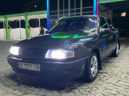 Черный Опель Вектра, объемом двигателя 1.69 л и пробегом 444 тыс. км за 1600 $, фото 1 на Automoto.ua