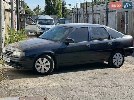 Чорний Опель Вектра, об'ємом двигуна 1.6 л та пробігом 303 тис. км за 2750 $, фото 1 на Automoto.ua