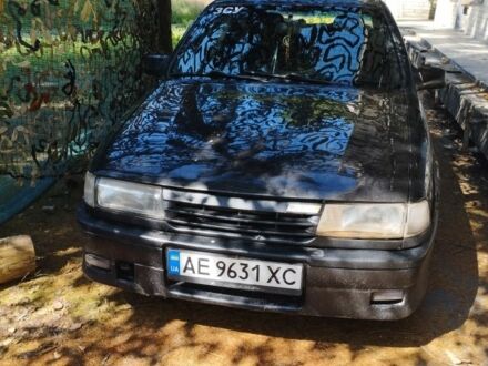 Черный Опель Вектра, объемом двигателя 2 л и пробегом 350 тыс. км за 1202 $, фото 1 на Automoto.ua