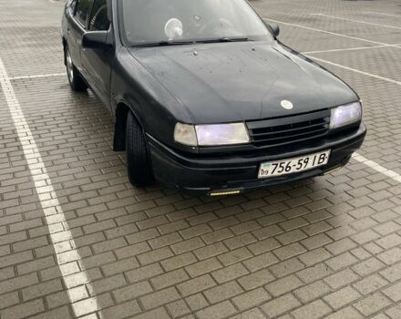 Черный Опель Вектра, объемом двигателя 1.6 л и пробегом 317 тыс. км за 1600 $, фото 1 на Automoto.ua