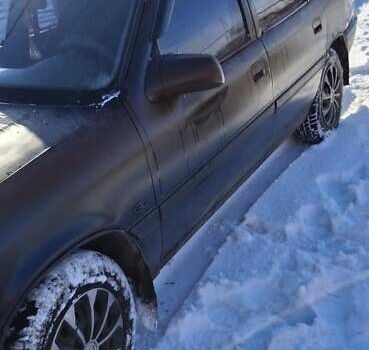 Черный Опель Вектра, объемом двигателя 1.8 л и пробегом 200 тыс. км за 1140 $, фото 1 на Automoto.ua