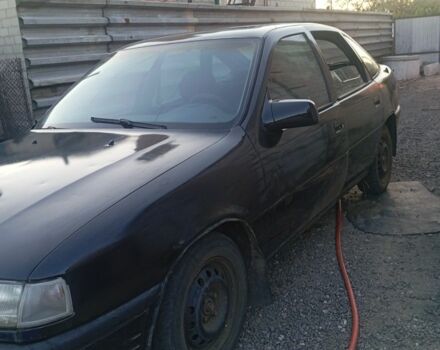 Черный Опель Вектра, объемом двигателя 1 л и пробегом 200 тыс. км за 900 $, фото 1 на Automoto.ua