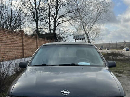 Черный Опель Вектра, объемом двигателя 1.8 л и пробегом 374 тыс. км за 1300 $, фото 1 на Automoto.ua