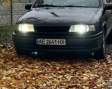 Черный Опель Вектра, объемом двигателя 1.6 л и пробегом 480 тыс. км за 2000 $, фото 1 на Automoto.ua