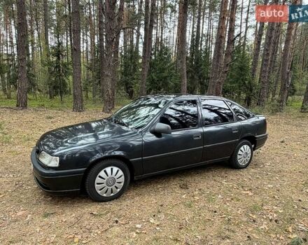 Черный Опель Вектра, объемом двигателя 1.8 л и пробегом 300 тыс. км за 1400 $, фото 1 на Automoto.ua