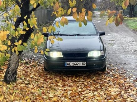 Черный Опель Вектра, объемом двигателя 1.6 л и пробегом 480 тыс. км за 2000 $, фото 1 на Automoto.ua