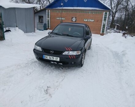 Черный Опель Вектра, объемом двигателя 1.7 л и пробегом 234 тыс. км за 2000 $, фото 1 на Automoto.ua