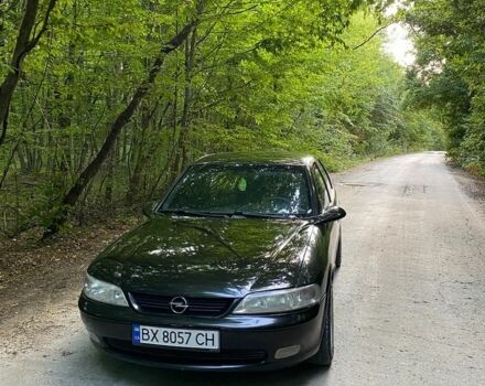 Черный Опель Вектра, объемом двигателя 1.8 л и пробегом 330 тыс. км за 2200 $, фото 1 на Automoto.ua