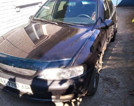 Черный Опель Вектра, объемом двигателя 1.6 л и пробегом 200 тыс. км за 3250 $, фото 1 на Automoto.ua