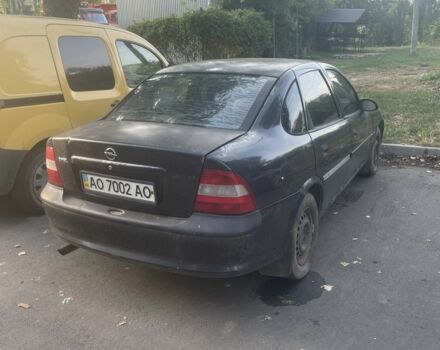 Черный Опель Вектра, объемом двигателя 1.8 л и пробегом 300 тыс. км за 700 $, фото 1 на Automoto.ua