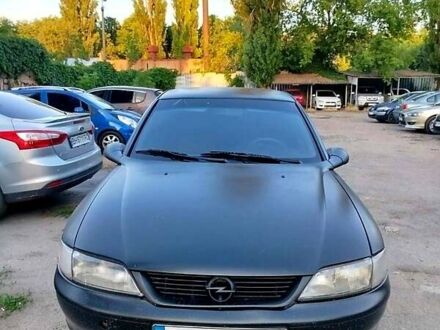 Черный Опель Вектра, объемом двигателя 2 л и пробегом 300 тыс. км за 2500 $, фото 1 на Automoto.ua