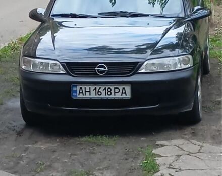 Черный Опель Вектра, объемом двигателя 1.8 л и пробегом 370 тыс. км за 2000 $, фото 1 на Automoto.ua