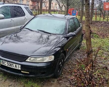 Черный Опель Вектра, объемом двигателя 1.6 л и пробегом 300 тыс. км за 2050 $, фото 1 на Automoto.ua