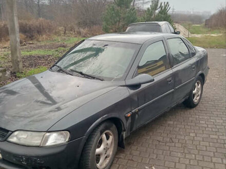 Черный Опель Вектра, объемом двигателя 1.8 л и пробегом 454 тыс. км за 1750 $, фото 1 на Automoto.ua