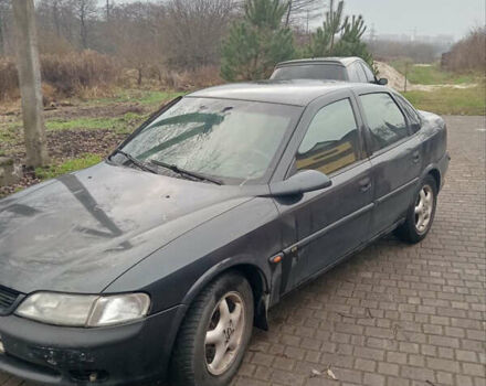 Черный Опель Вектра, объемом двигателя 1.8 л и пробегом 454 тыс. км за 1750 $, фото 1 на Automoto.ua